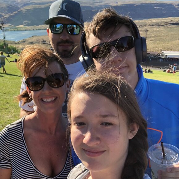 Mimi's Posh Corner is LIVE!!!   Come join and have some fun. - Picture 3 of 15